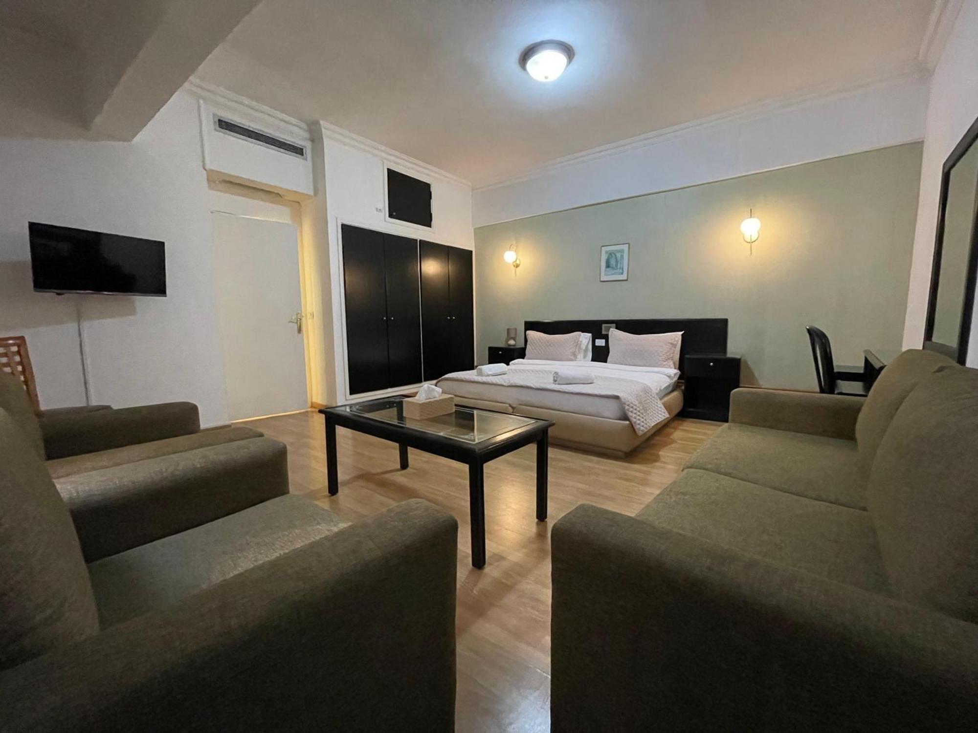 Elegant Apartment *