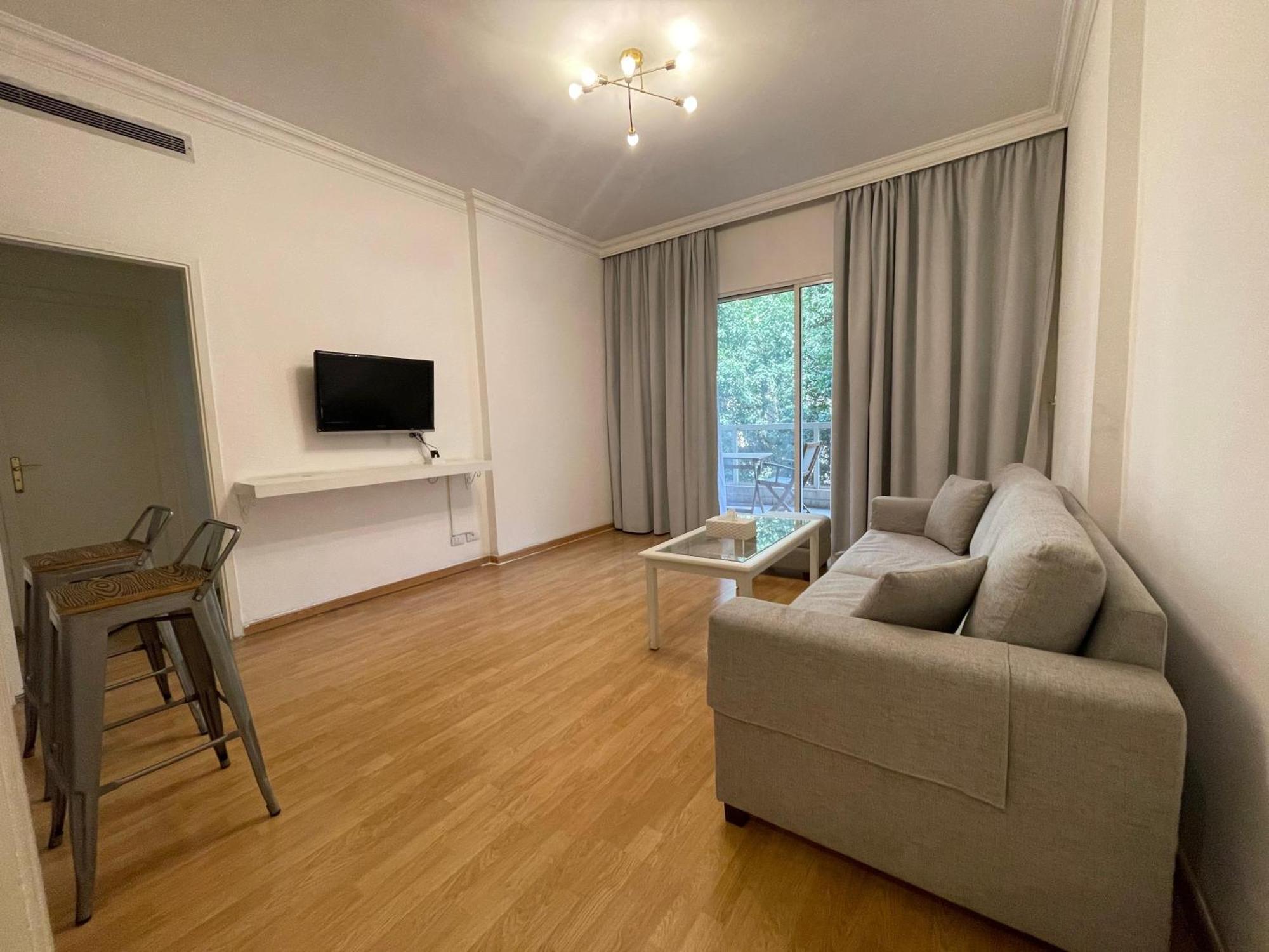 Elegant Apartment *