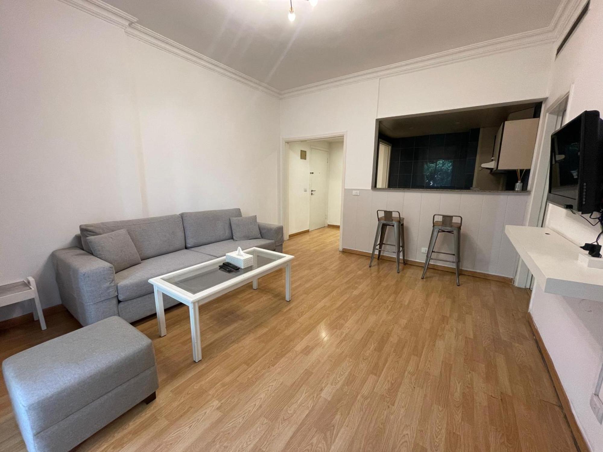 Elegant Apartment *